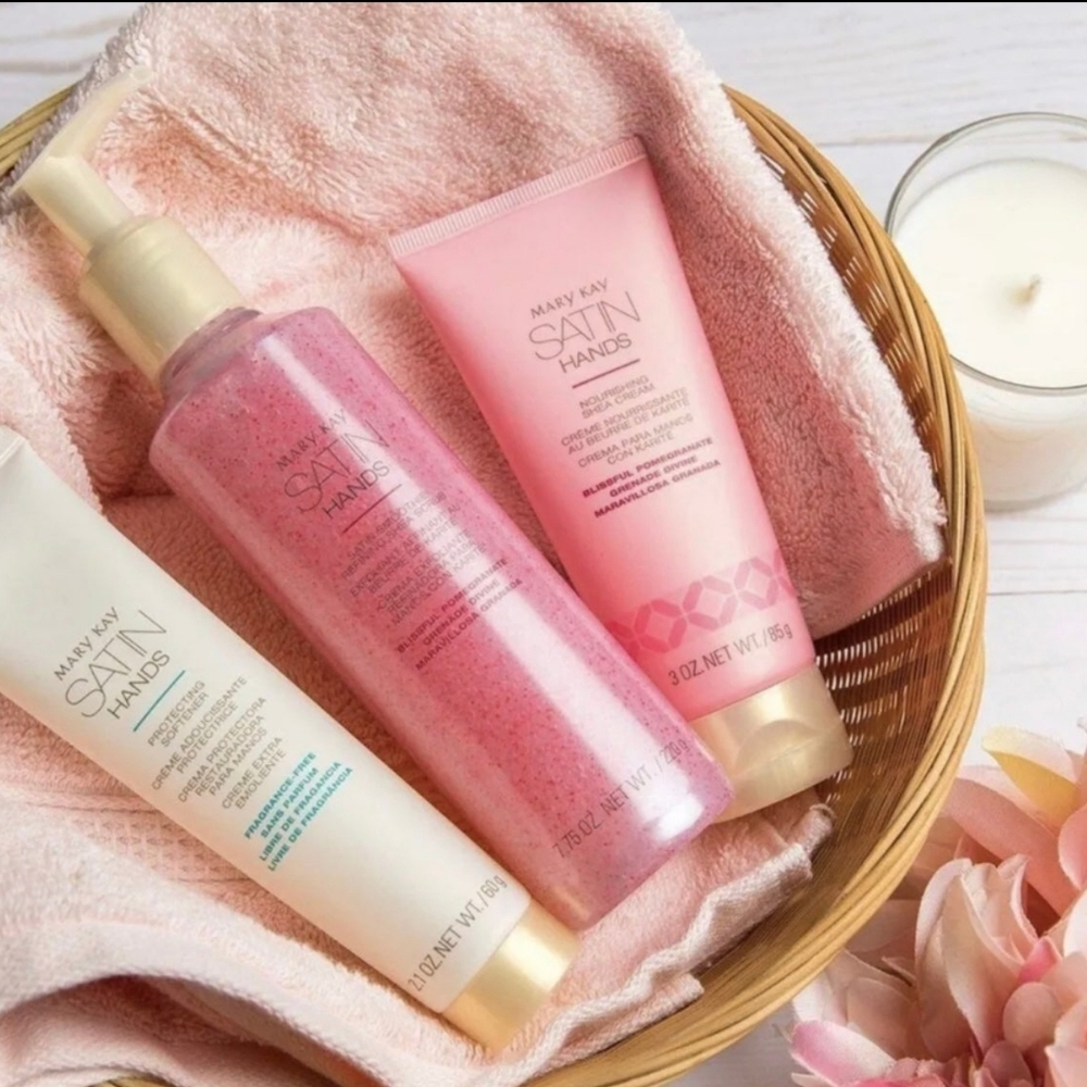 Mary Kay Blissful Pomegranate Satin Hands Pampering Set.